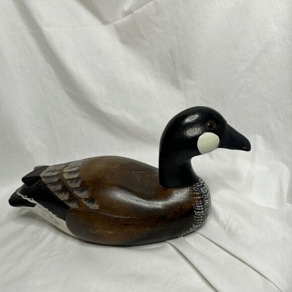 Vintage Hand Carved Hardwood Lesser Canada Goose Duck Decoy Taiwan - Picture 1 of 7